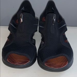 Bzees Shoes | B Zees Womans Black Sandals Size 85 | Poshmark